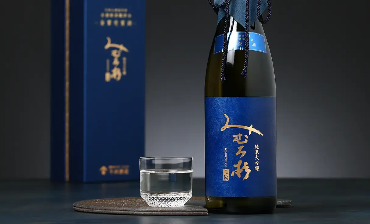 みむろ杉 全国新酒鑑評 金賞受賞酒 純米大吟醸 720ml(紺箱) | 日本酒・地酒 自然派ワイン 本格焼酎 落花生 通販 | 矢島酒店