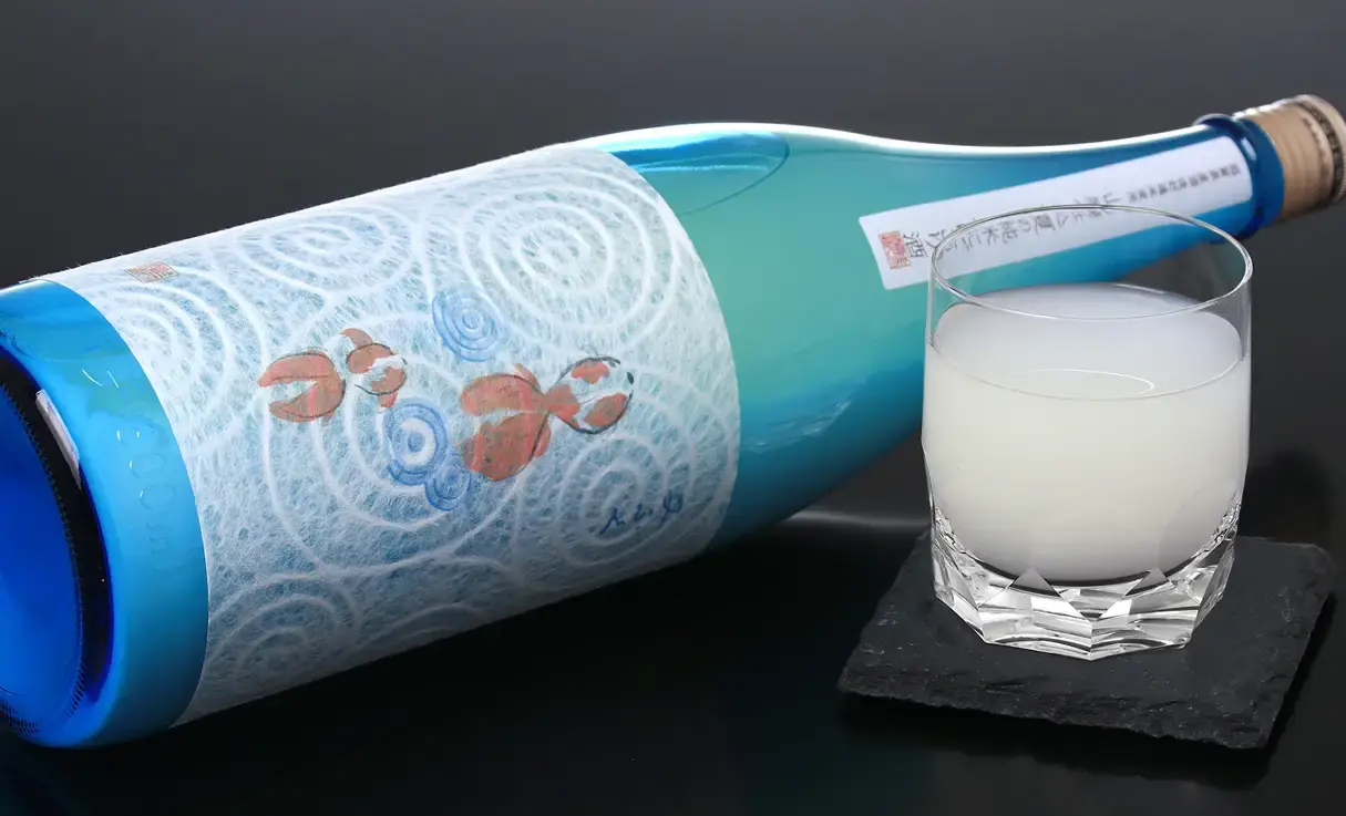 美冨久 山廃純米 夏にごり 金魚ラベル 火入 1.8L | 三連星（美