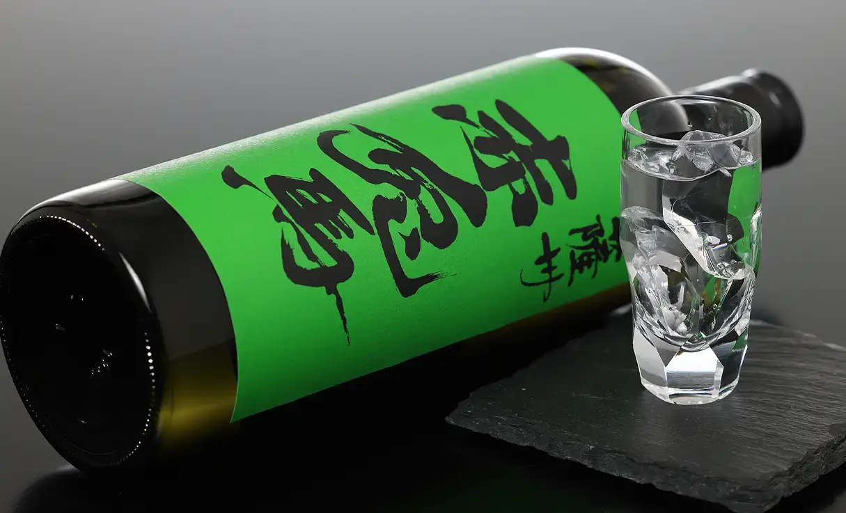 コボリサヤカ　冠うさぎ　抹茶 薩州 赤兎馬 抹茶使用 720ml | 濱田酒造 | 酒専門店鍵や